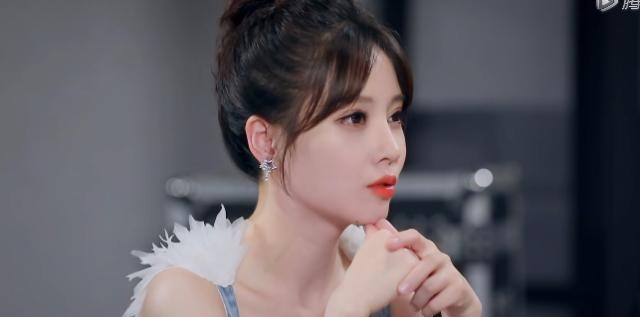 冯提莫抱怨女主播不容易被误会打擦边球于谦暗讽演艺圈骗局