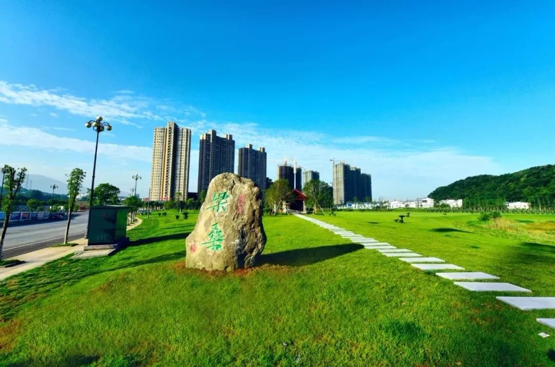 九江日报头版头条宜居新景入画来柴桑区推进宜居城市建设掠影