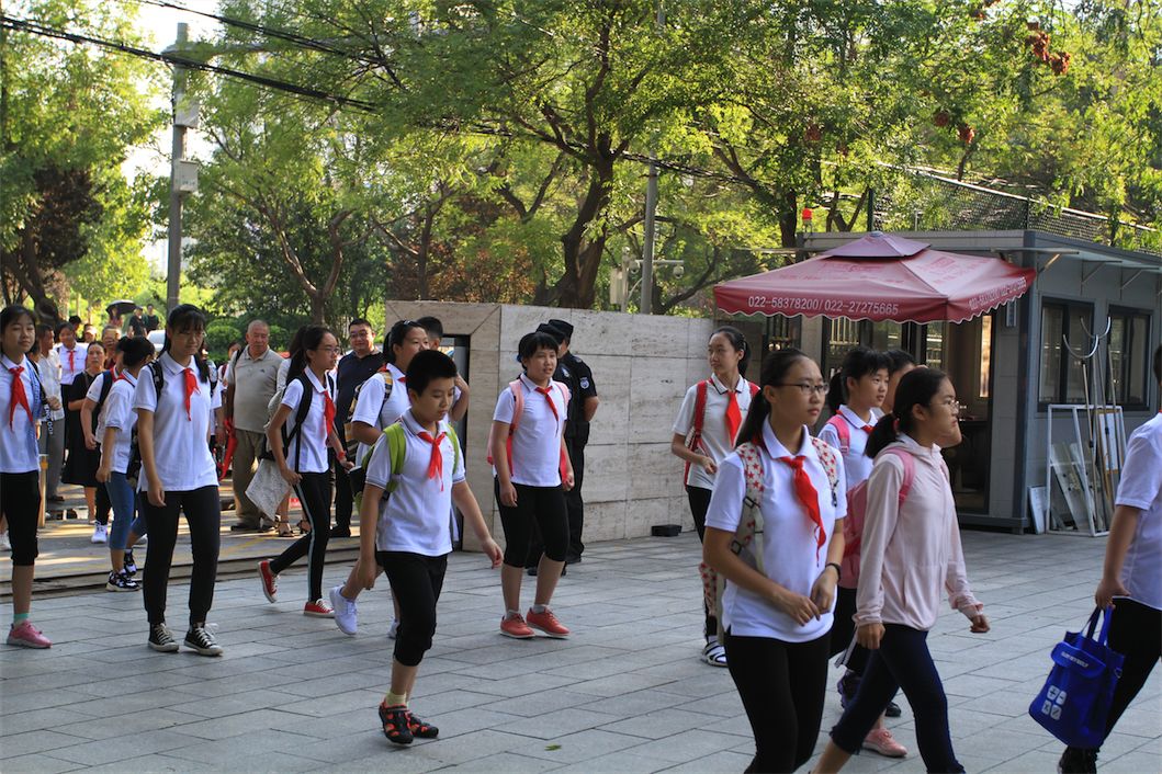 走进一中卓越成长∣记2019年天津一中初中部新生入学礼