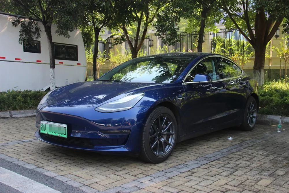 试驾对比新3系a4l四驱model3谁更有驾驶乐趣