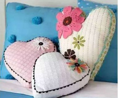 旧毛衣改造成爱心抱枕