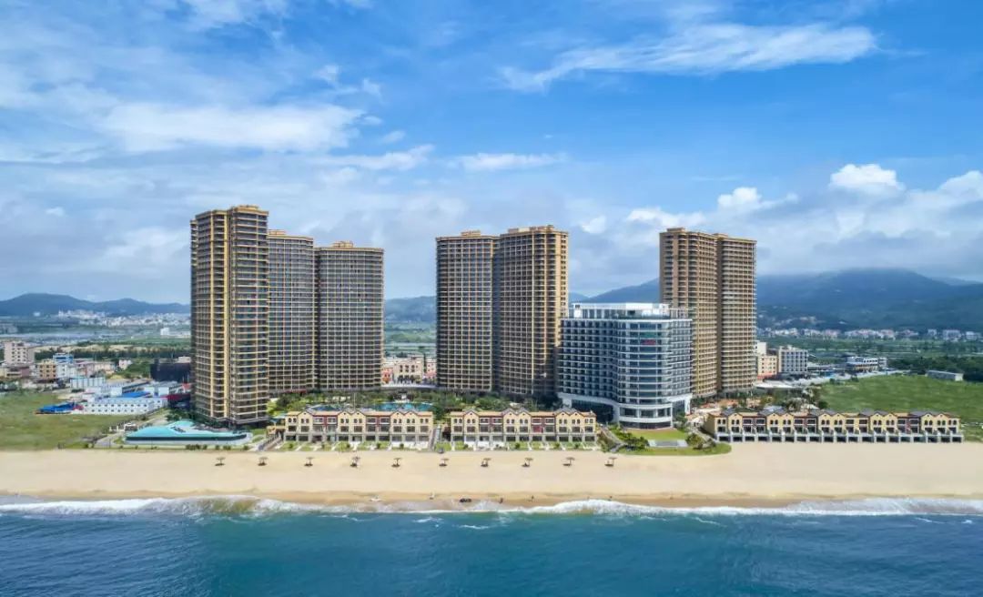 入住虹海湾假日酒店营销中心选址时独具匠心,让每一位到达现场的客户