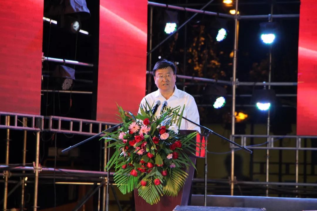 自治区文化和旅游厅副厅长李小秋出席活动并致辞歌舞荟萃,乐声悠扬.