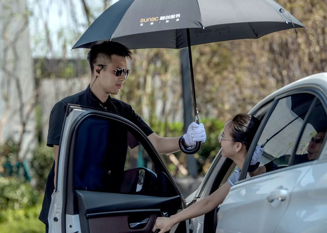 融创服务人热得遭不住我们不服暑