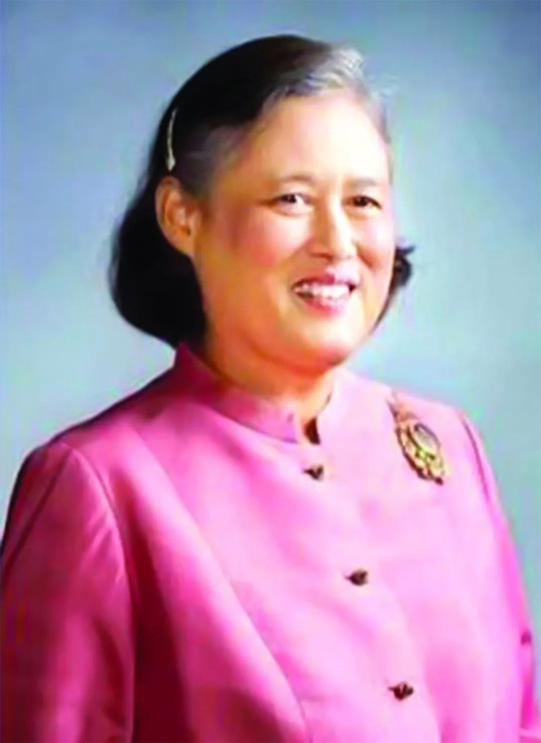 原创泰国诗琳通公主朴素一生一头运动短发很像70年代的中国大妈