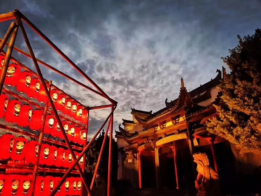 本次大秀以明清戏台,百年遗址五凤楼为基准,以古风遗韵契合hipanda