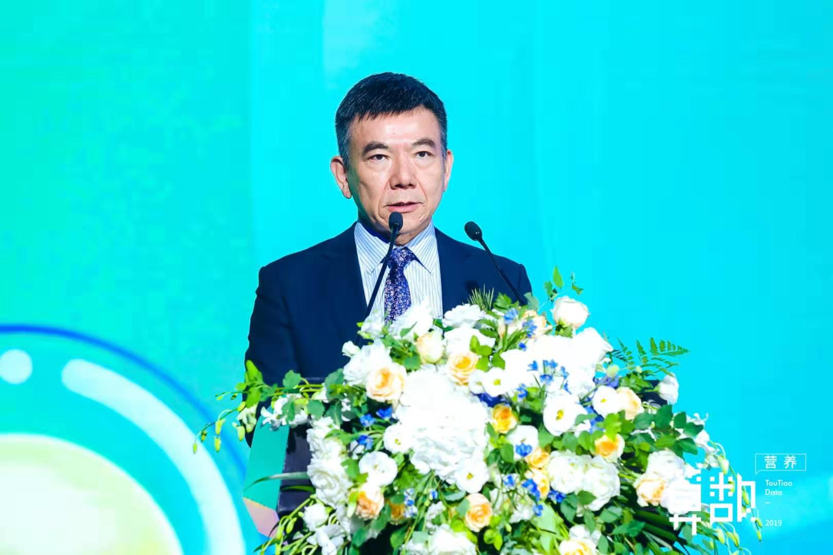 安利大中华市场及公共事务副总裁刘明雄在大会上提到,要提升公众营养