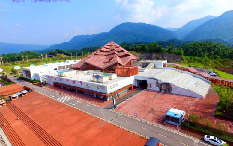 赤水游客接待中心位于赤水复兴镇长江半岛.