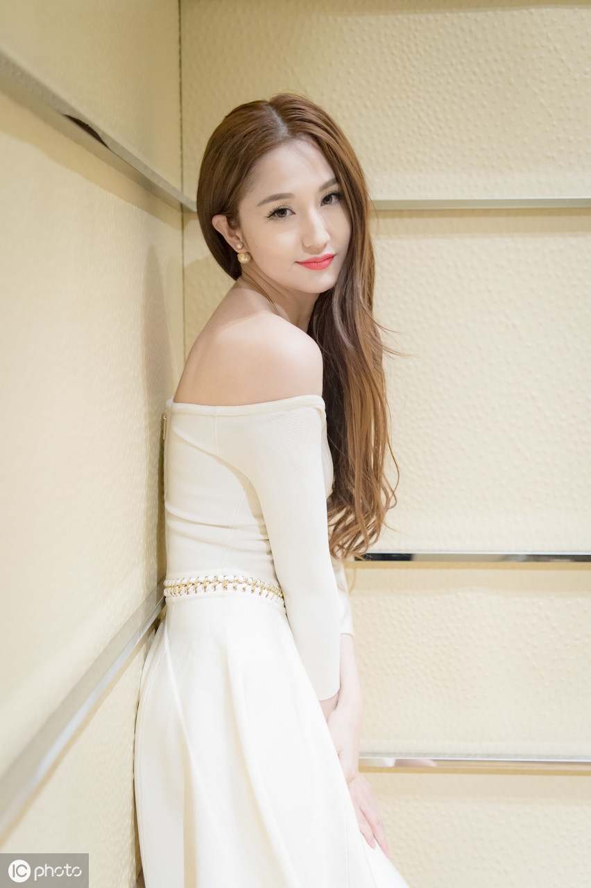 女星蓝燕性感活动照,第五张是啥表情啊