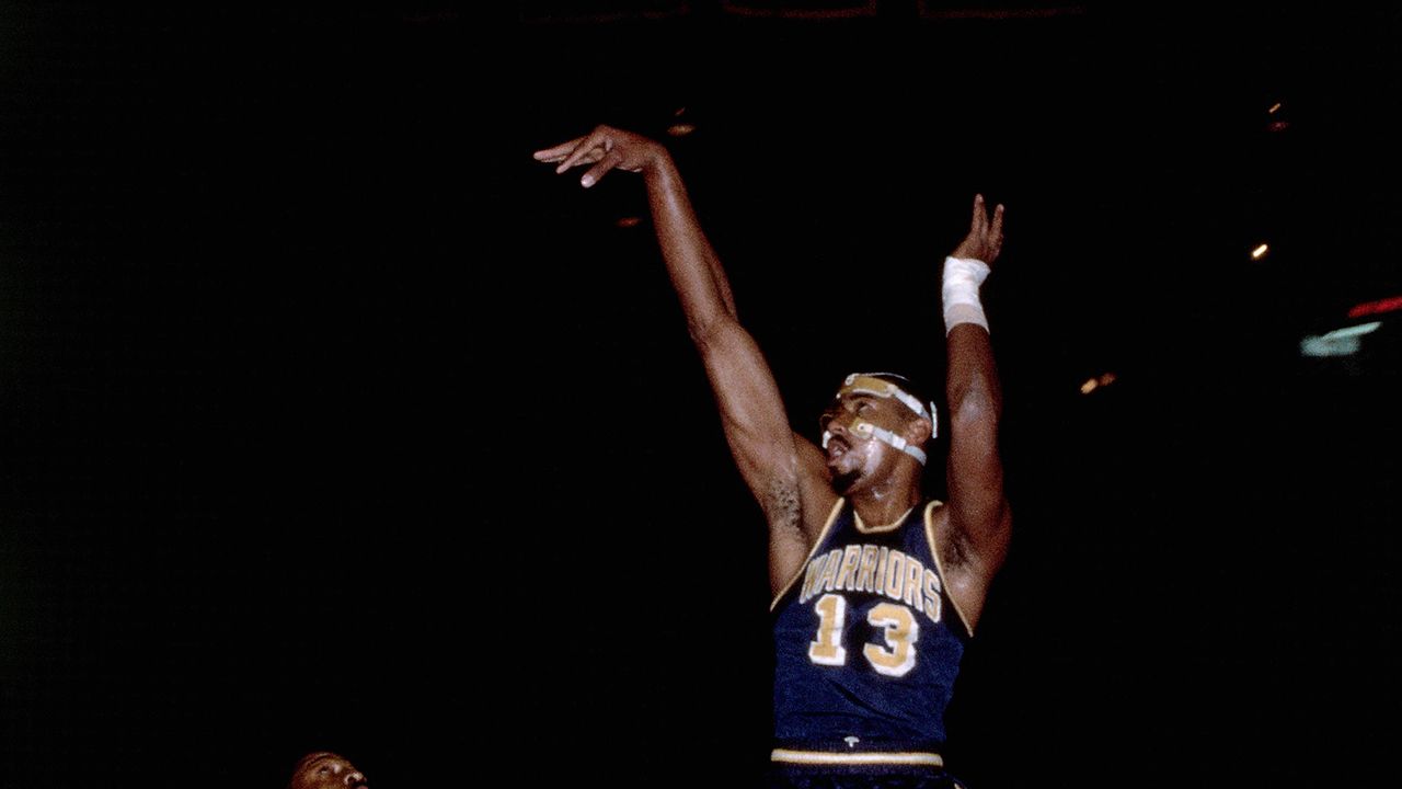 高清图:传奇诞生!勇士官方发图纪念张伯伦诞辰