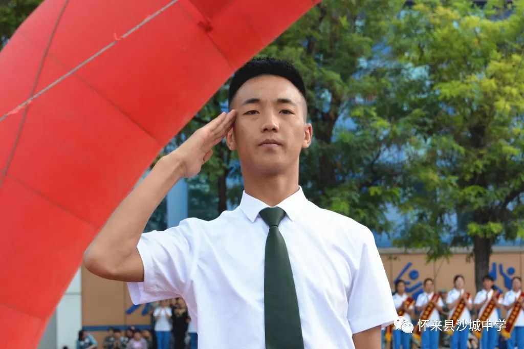 沙城中学举行2019级高一军训闭营典礼