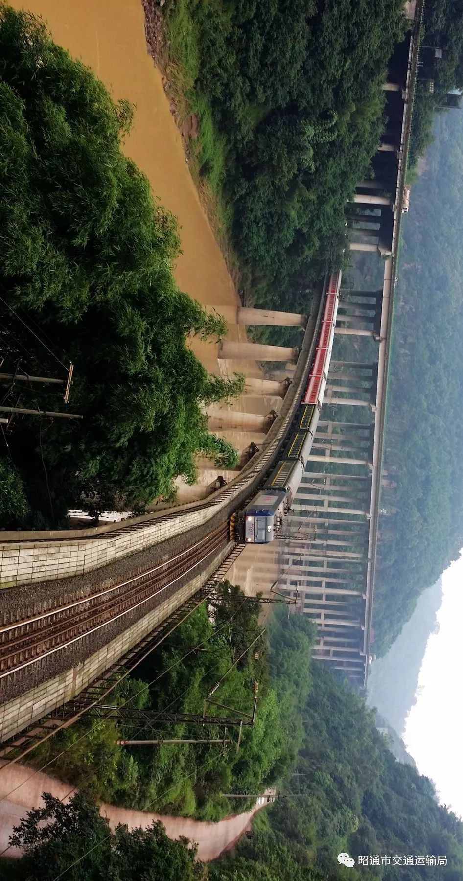 水麻高速,内昆铁路,盐水公路交汇g85渝昆高速螺旋隧道江底大桥两桥横