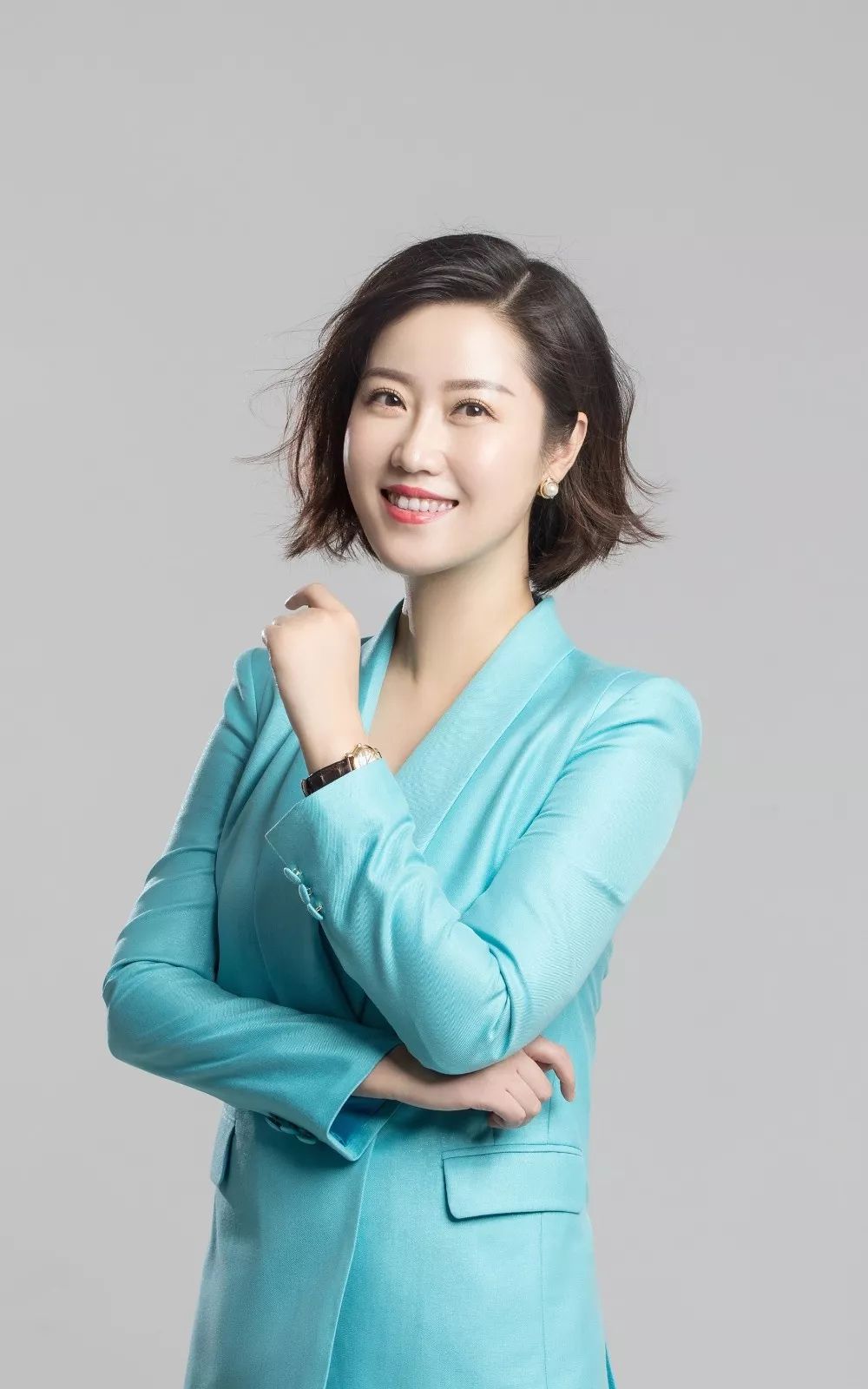 人情感细腻而真挚内心柔软而坚韧连续四年主持安徽卫视春节联欢晚会家