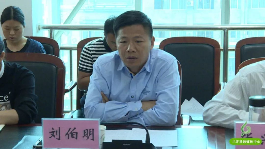 会上,县委常委,常务副县长张兴涛就兰坪县脱贫攻坚工作情况及下一步