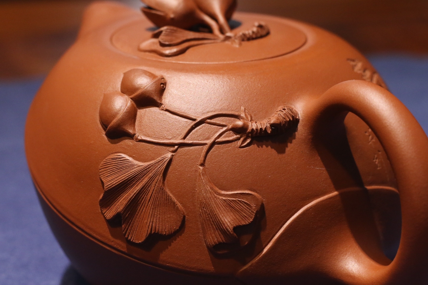 宜兴紫砂壶贴花工艺万物皆入一壶中