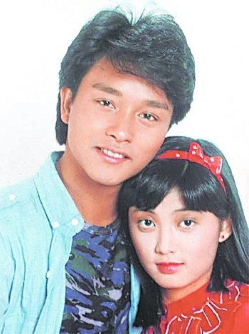 倪诗蓓早年是模特出身,身材高挑外形甜美,81年在和张国荣合作电视剧