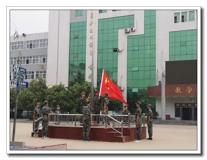 【校园新闻】2019年邢台三中高中部军训启动仪式隆重举行