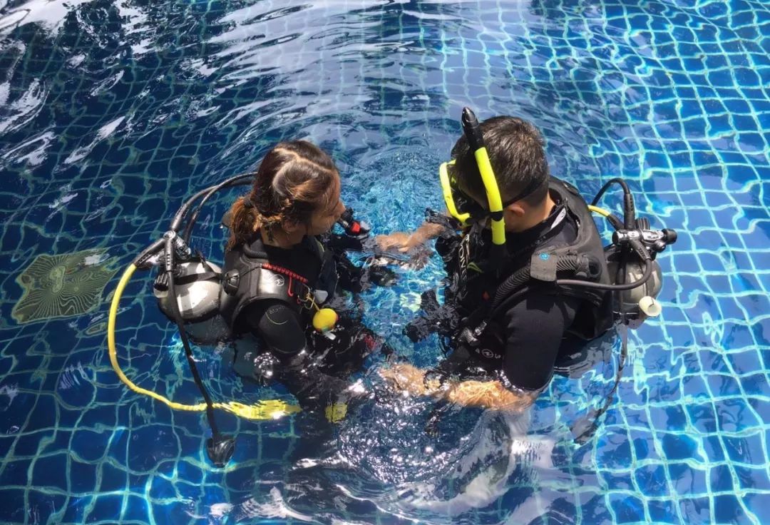 是气瓶不是氧气瓶吸纯氧潜水会出人命