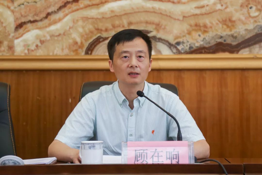 市教育局党委书记,局长顾在响讲话,党委副书记,东阳中学校长杜新阳