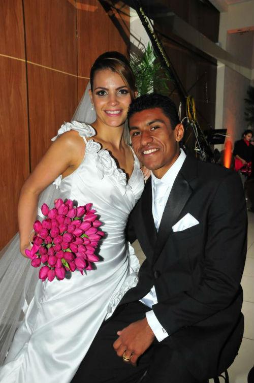 保利尼奥结婚3周年表白爱妻!芭芭拉12年生2子2女 拯救他足球生涯