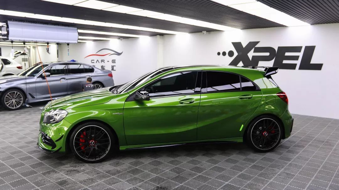 那么首先保证车衣基材本身的抗氧化优异的前提下,安装的材料和工艺不