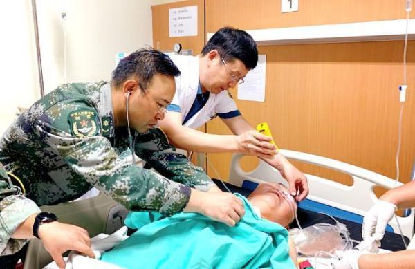 "中国军医为我们手术,我们放心"