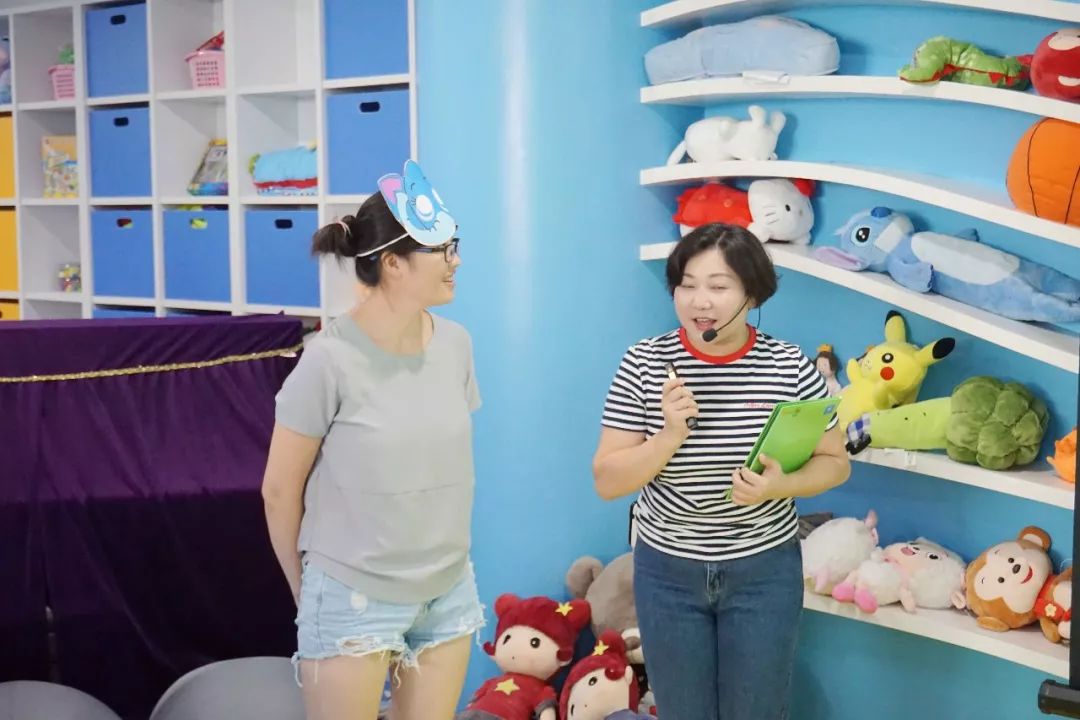 绘本或者动画中的"角色扮演"在家里有哪些最喜欢的亲子活动老师请家长