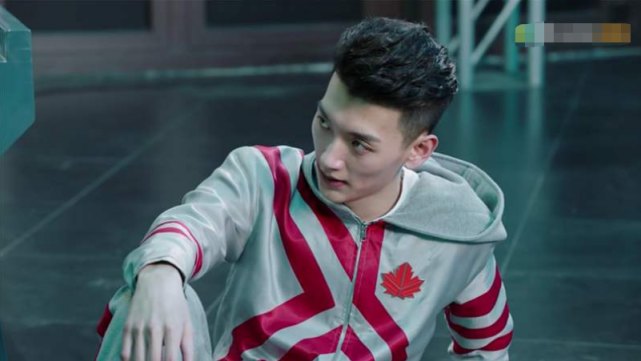 原创全职高手伍晨比赛作弊谁给他报信坏事做尽的他成嫌疑对象