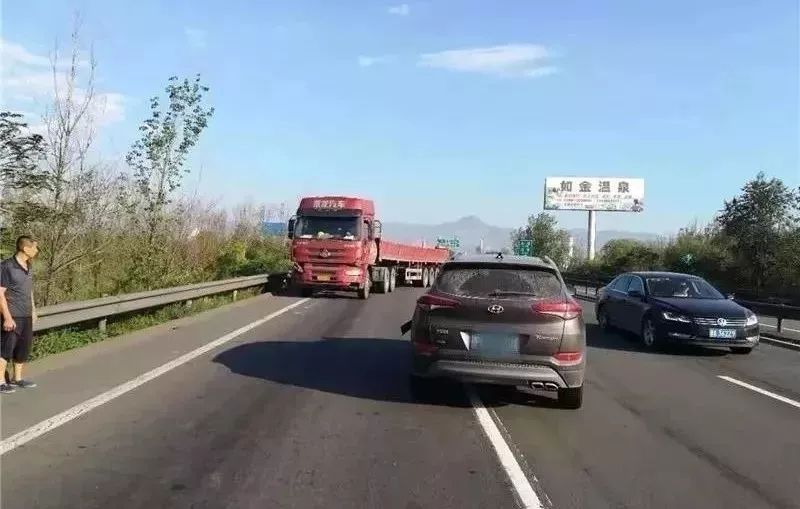 沪芦高速车祸今天刚刚图片