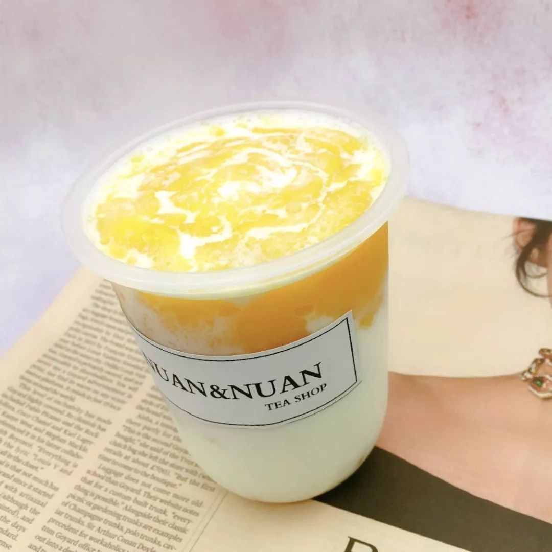 芒果波波厚酸乳精选越南进口大青芒打至细腻果泥,混合厚厚的酸奶吸一