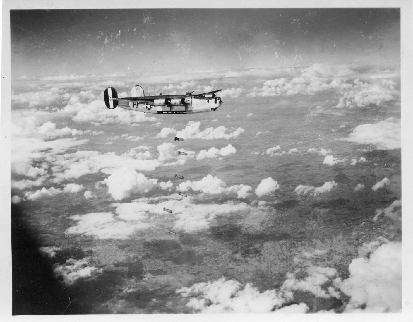 美军空军拍摄的二战老照片飞机轰炸德国场面很震撼