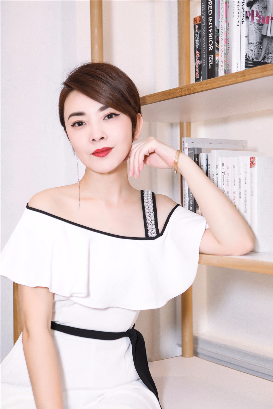 出道23年零绯闻,嫁富豪6年仍像热恋,今43岁凭一部剧大火!_刘威葳