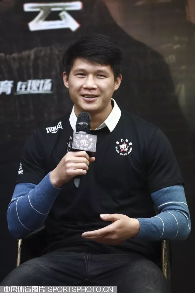 小将董有礼远赴非洲挑战非洲洲际金腰带!