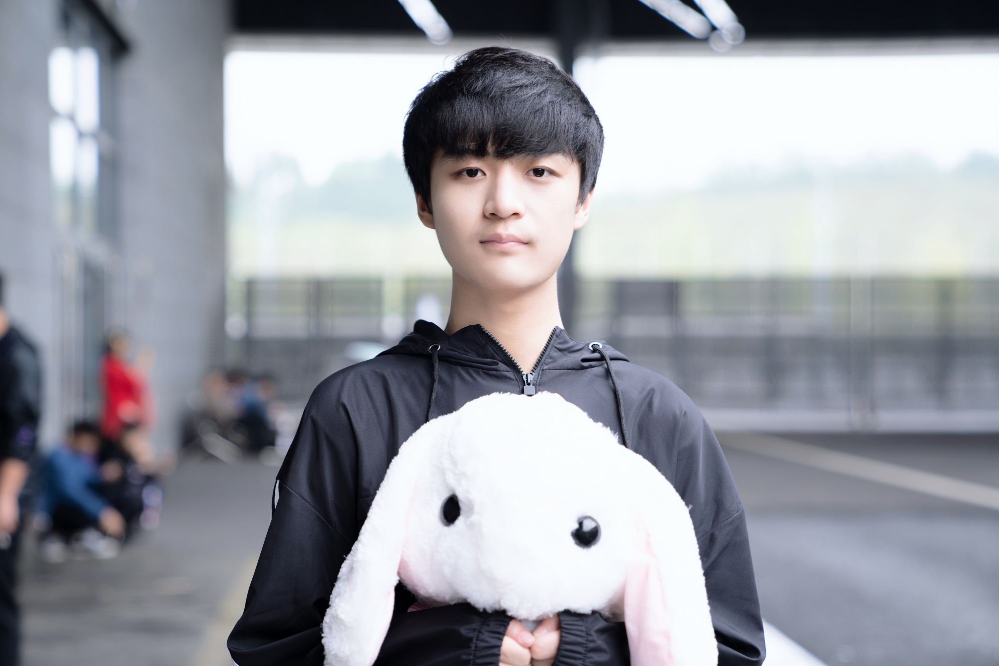 原创ag兰息,莲宣布告别职业,转型做主播,16个国服中单的莲太可惜