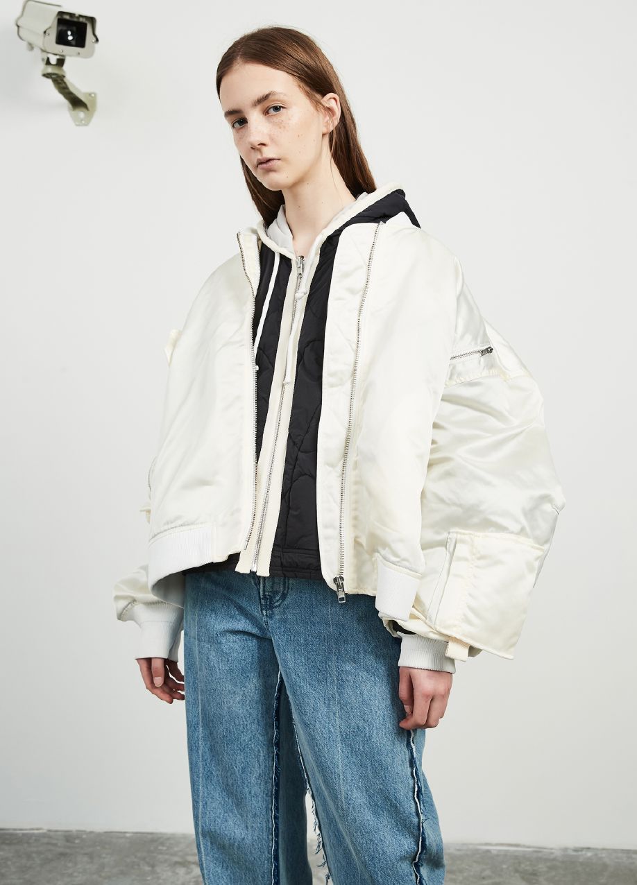 jnbyless保百购物广场一楼中厅大促全场1折起