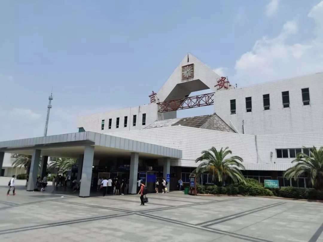 女儿我们家散步就是从家里到车站
