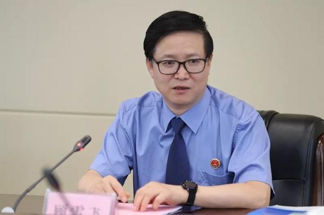 下基层督查过几次……"蔡三军汇报过程中,顾雪飞检察长不时插话询问