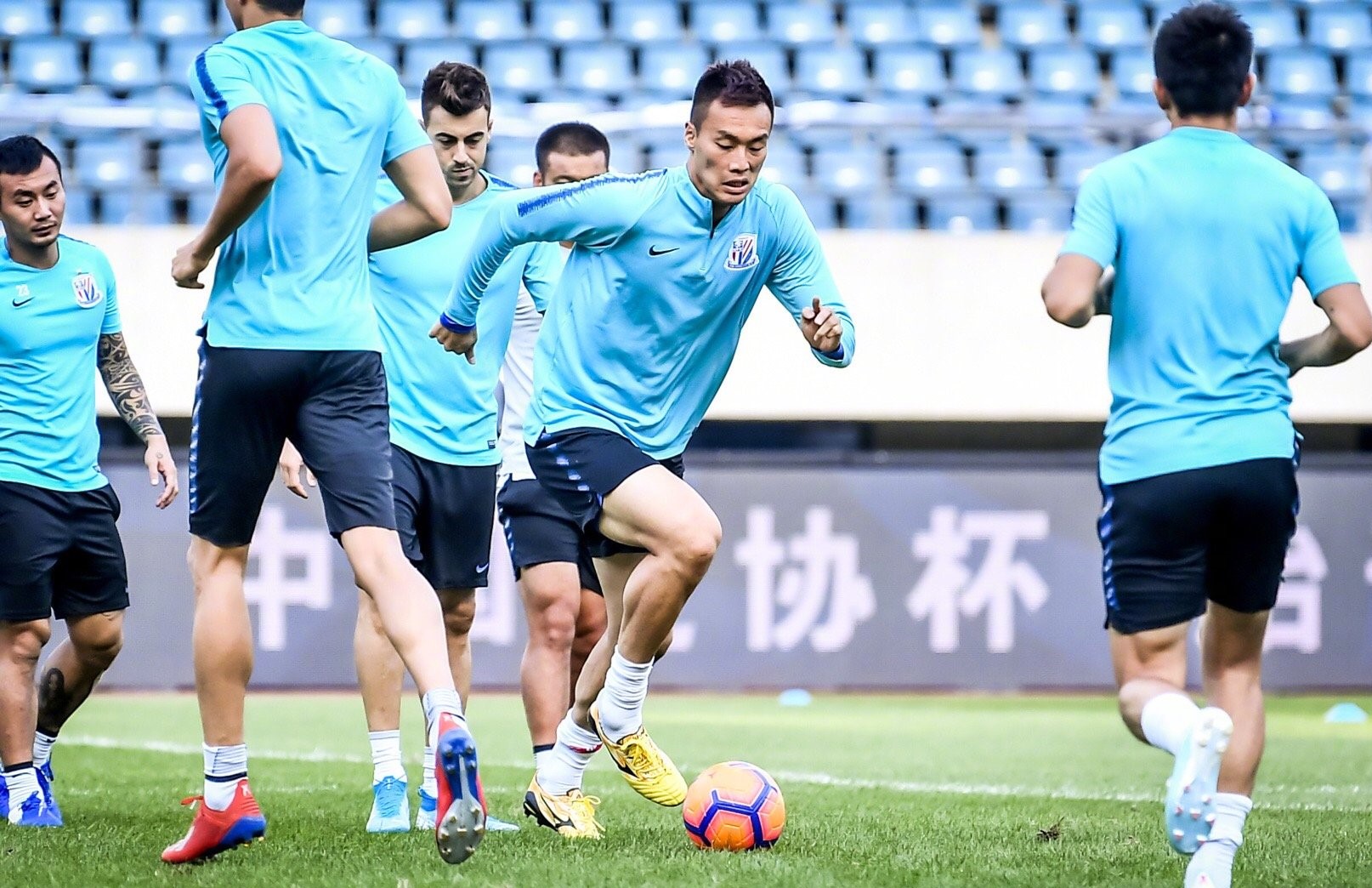 申花队内气氛太好!放假球员仍加训 伊哈洛已连续两天待在健身房