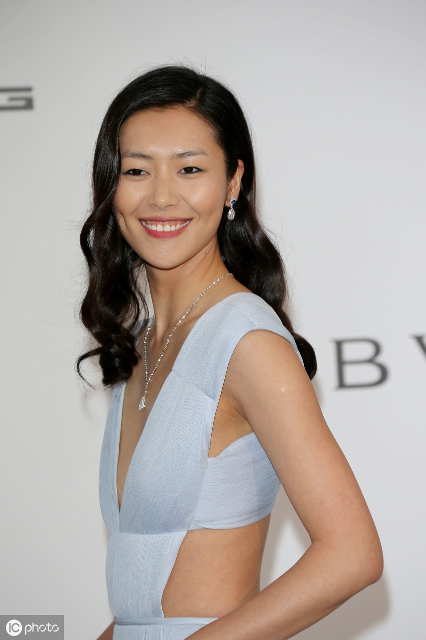 t台上大放异彩的大表姐刘雯,美得不可方物