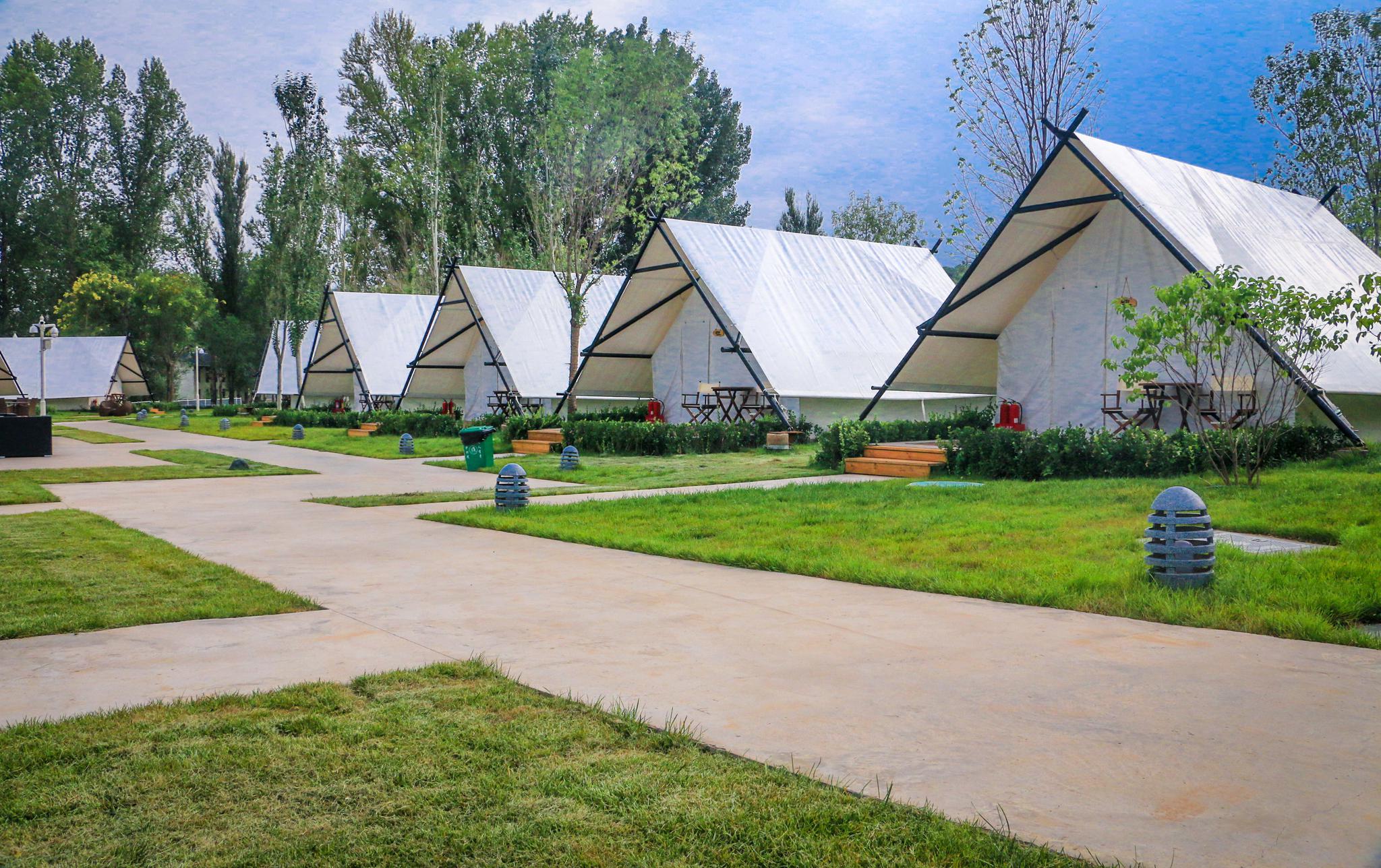 达人团一行在云竹湖的两天一夜行程中,体验参观了马术俱乐部,星空帐篷