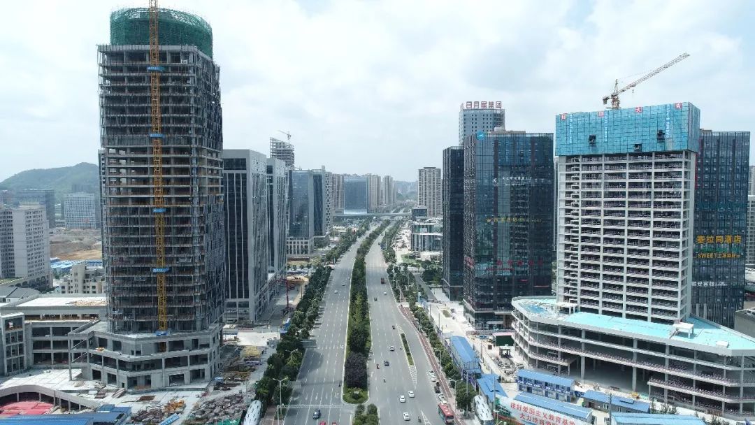(项目建设中照片)遵义金融商务中心(cbd)定位于中国西部战略级金融