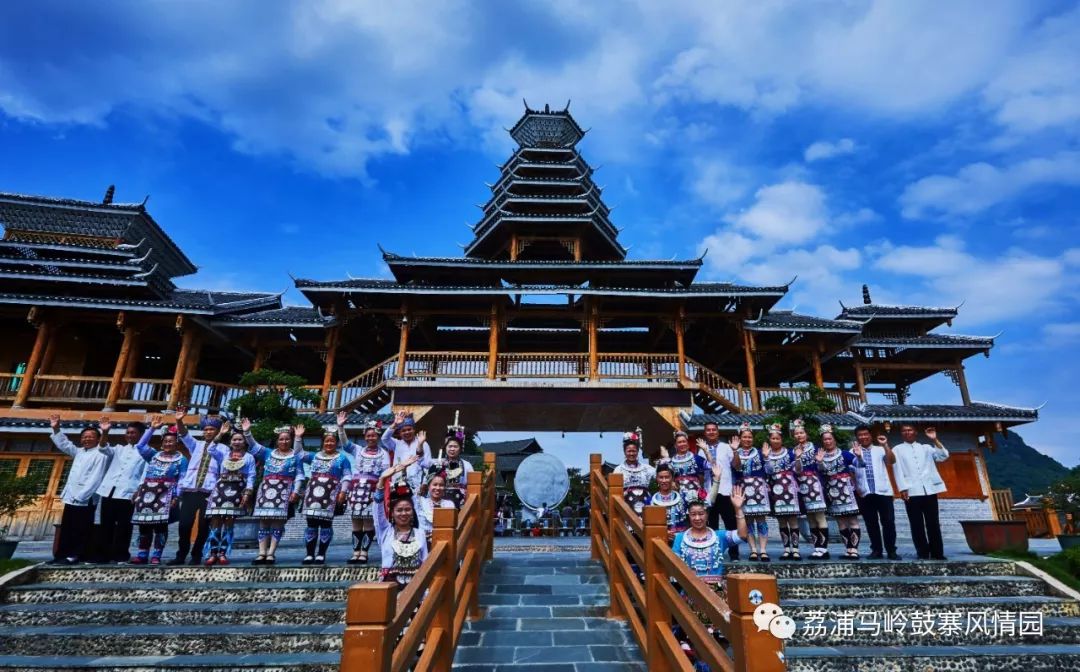 马岭鼓寨侗家糯米饭侗乡人爱种糯稻,也爱吃糯米.