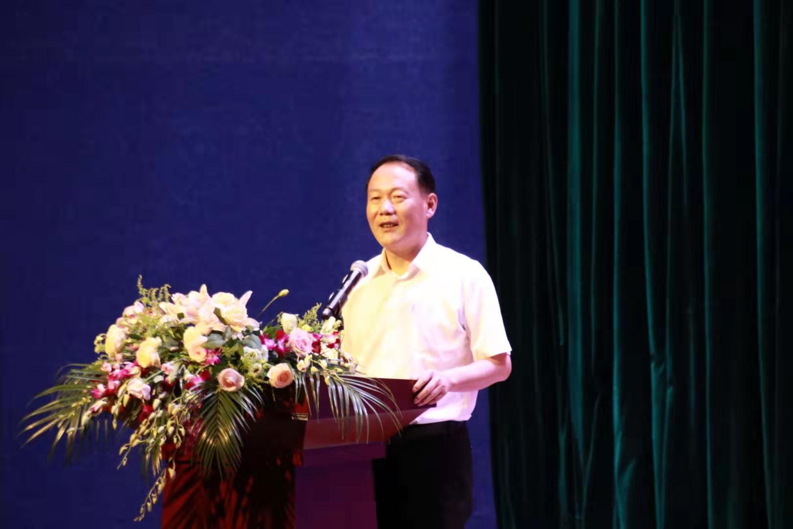 各位领导和嘉宾为六安市图书馆开馆注砂显字仪式,六安图书馆开馆仪式