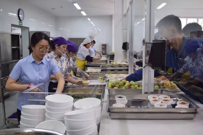 员工就餐中心四0四第一分公司食堂正式运行