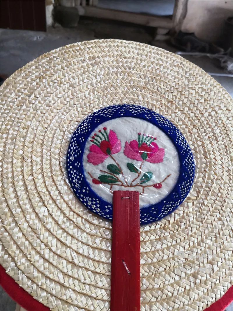 【乡愁】你的记忆里,可曾有一把麦秆扇?_扇子