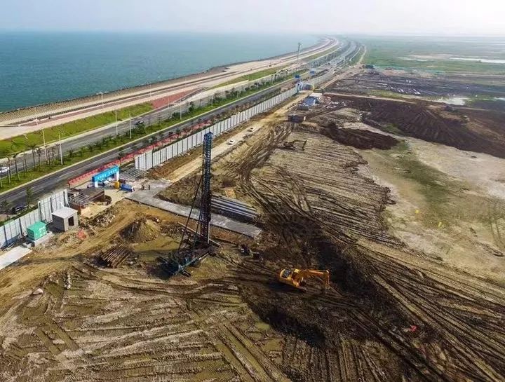 八局亚青会体育场馆项目办公室主任张良荣表示,项目所在地属于填海区