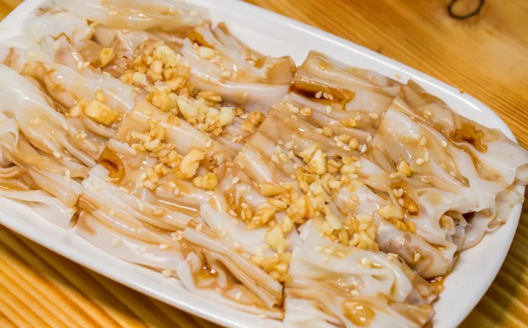 安铺粉应该算是店里卖得第二好的单品了哈哈哈,中午人多的时候不少