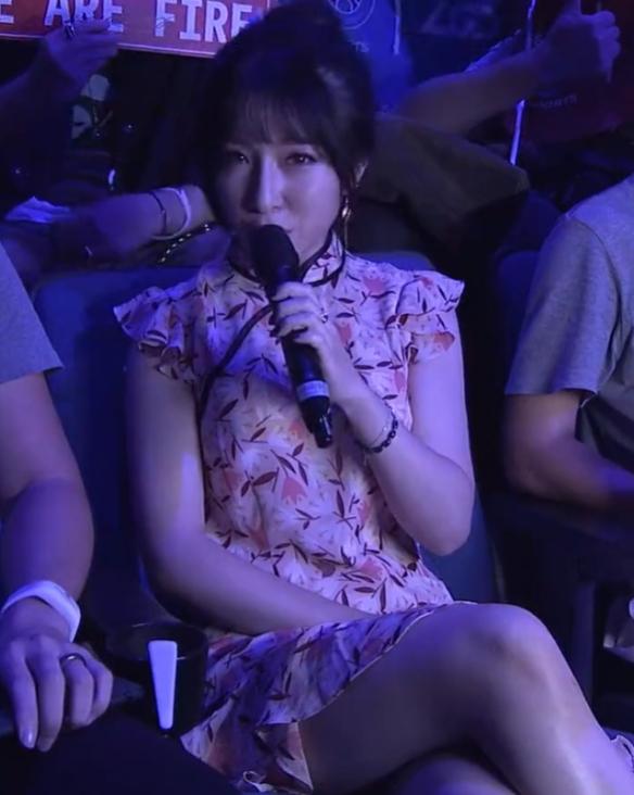 今年ti9的女主持人相信大家都不陌生,因为小鸽本就在dota2解说圈中混