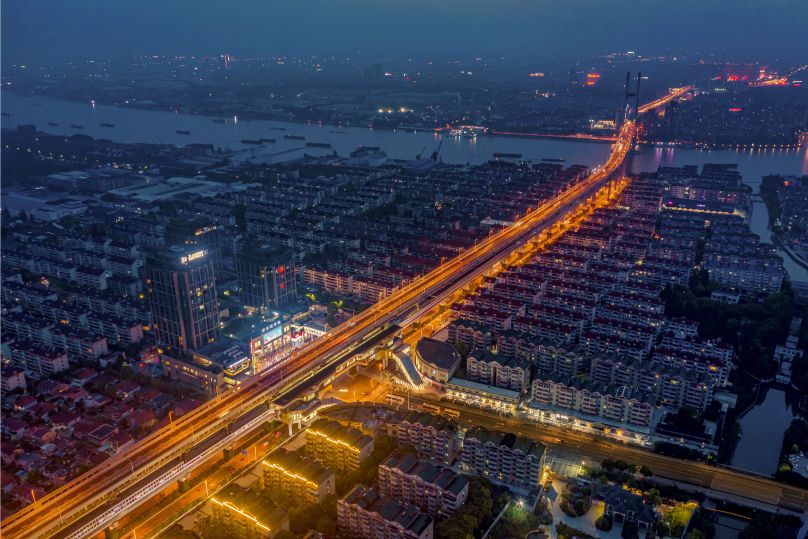 作者:董国强《农村新貌》作者:董国强《红滿滨江》作者:顾国庆《西渡