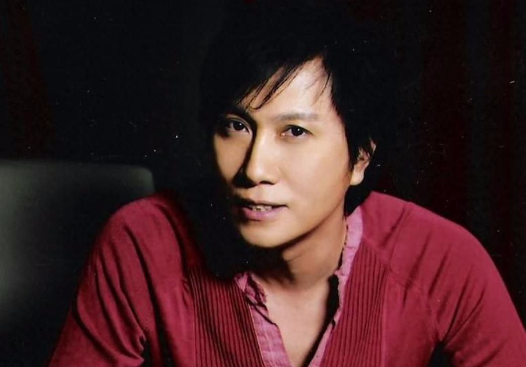 看看潘安邦的幸福生活吧,当时潘安邦在美国加州开演唱会,与王志翔相识